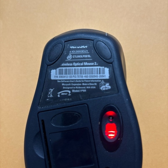 Microsoft Wireless Optical Mouse 2.0 Model 1008 Silver - No Receiver TESTED - Picture 4 of 4